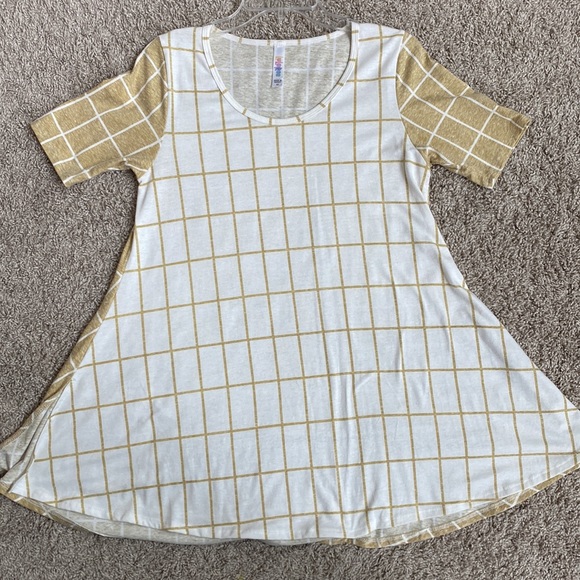 LuLaRoe Tops - LulaRoe windowpane Perfect T